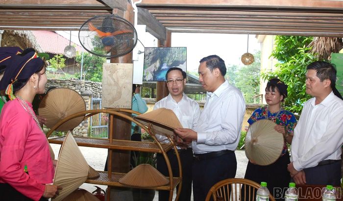 Đồng chí Hoàng Giang đặc biệt quan tâm đến việc khai thác các nền tảng số, mạng xã hội và ứng dụng du lịch thông minh để quảng bá hình ảnh điểm đến, kết nối với du khách và nâng cao chất lượng dịch vụ.