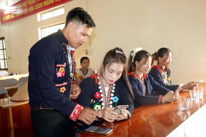 Việc xây dựng lực lượng "Người bản số" tạo nền tảng lan tỏa chuyển đổi số từ cơ sở.