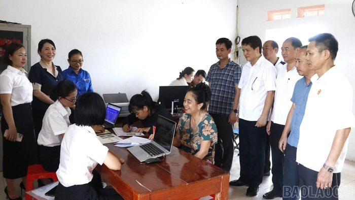 Ra mắt điểm hỗ trợ dịch vụ công trực tuyến tại thôn Thịnh Bình.