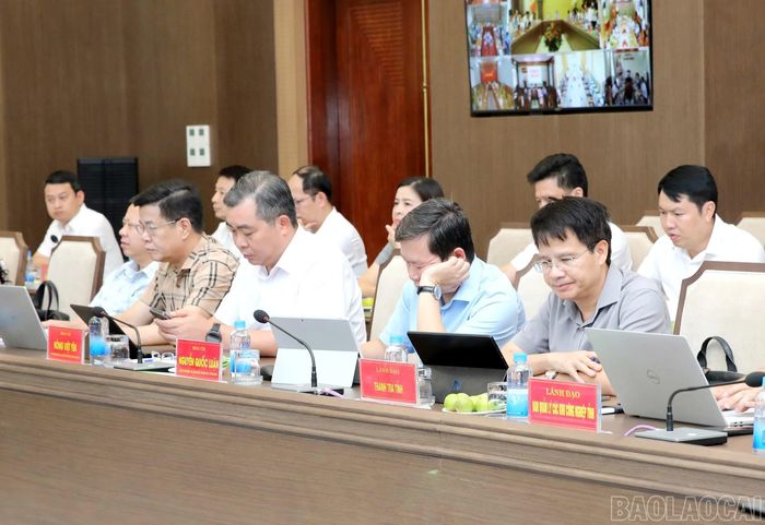 Đại biểu tham dự phiên họp.