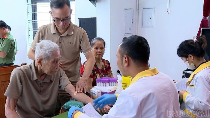 Việc lấy mẫu sinh phẩm thân nhân liệt sĩ được triển khai theo đúng quy trình, góp phần xây dựng cơ sở dữ liệu phục vụ xác định danh tính liệt sĩ.
