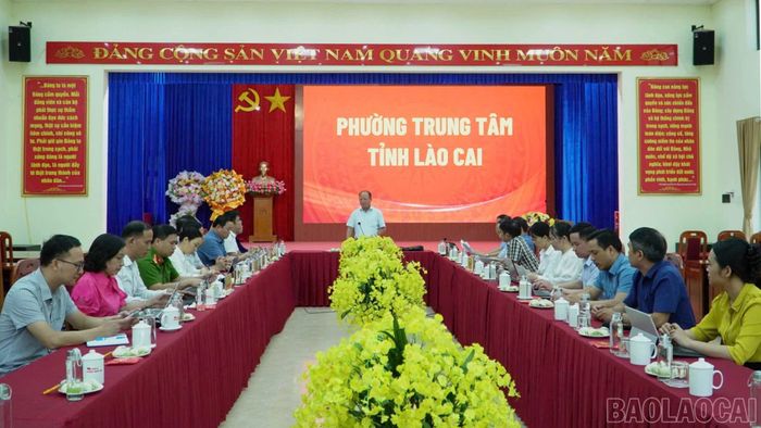 Quang cảnh buổi làm việc.