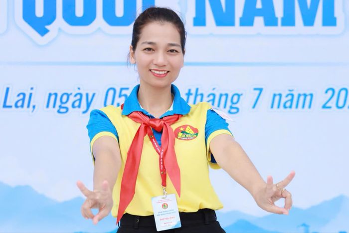 Chị Tạ Hải Vân là một trong những giáo viên Tổng phụ trách Đội tiêu biểu của tỉnh Lâm Đồng.