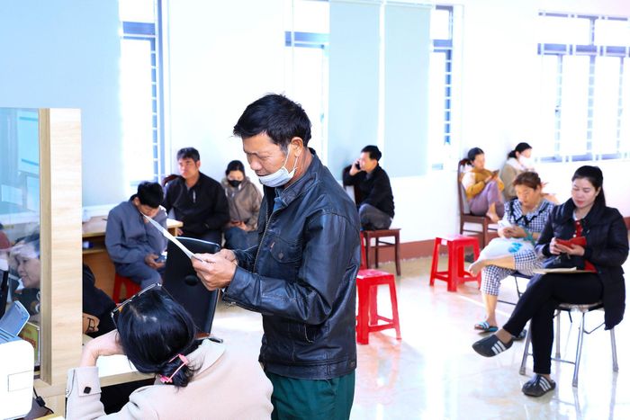 Nhu cầu giải quyết thủ tục hành chính về đất đai của người dân ngày càng tăng cao (Ảnh: Lê Phước)