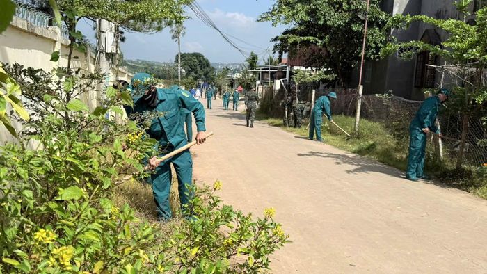 Ngay sau lễ khai mạc, cán bộ, chiến sĩ và nhân dân địa phương đã ra quân dọn dẹp, phát quang, đào mương thoát nước và trồng hoa, cây xanh trên tuyến đường dài 5 km tại các thôn Tân Phú, Đăng Srõn