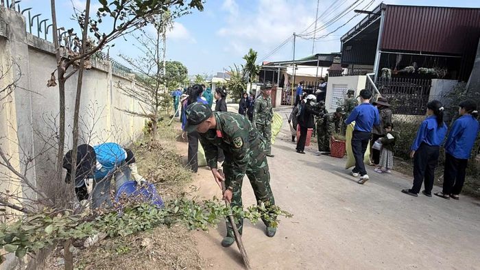 Ngay sau lễ khai mạc, cán bộ, chiến sĩ và nhân dân địa phương đã ra quân dọn dẹp, phát quang, đào mương thoát nước và trồng hoa, cây xanh trên tuyến đường dài 5 km tại các thôn Tân Phú, Đăng Srõn