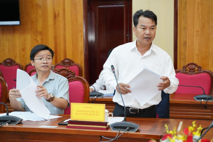 Giám đốc Ban Quản lý dự án Đầu tư xây dựng số 1 Nguyễn Nhân Bản nêu báo cáo tình hình