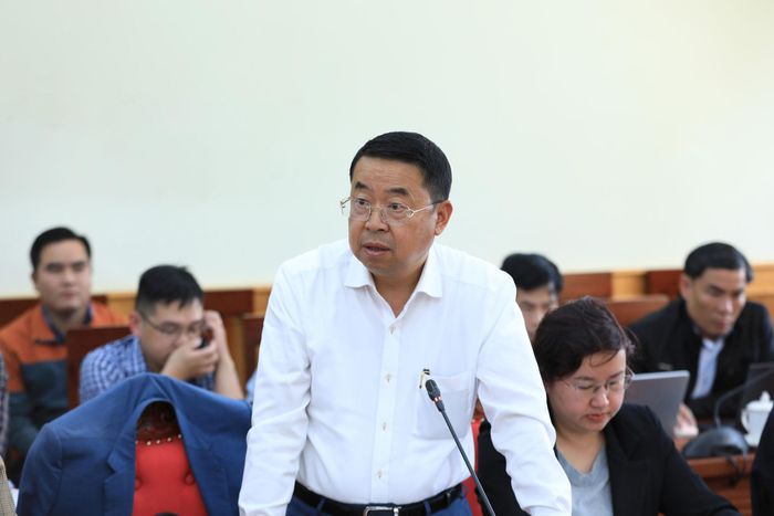 Tỉnh ủy viên, Giám đốc Sở Văn hóa, Thể thao và Du lịch Lâm Đồng Tôn Thiện San giải trình một số nội dung tại phiên họp