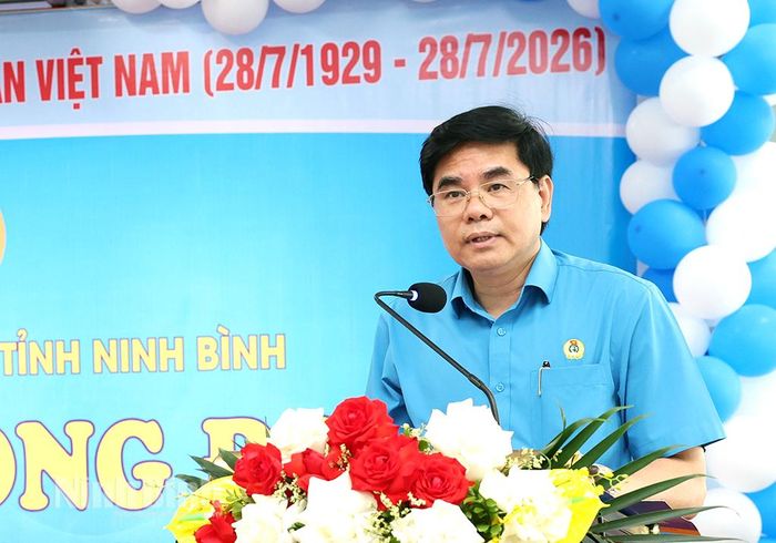 Đồng chí Nguyễn Hải Long, Tỉnh ủy viên, Phó Chủ tịch Ủy ban MTTQ Việt Nam tỉnh, Chủ tịch LĐLĐ tỉnh phát biểu tại chương trình.