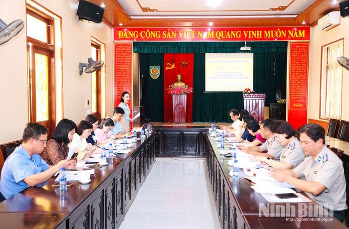 Quang cảnh buổi làm việc.