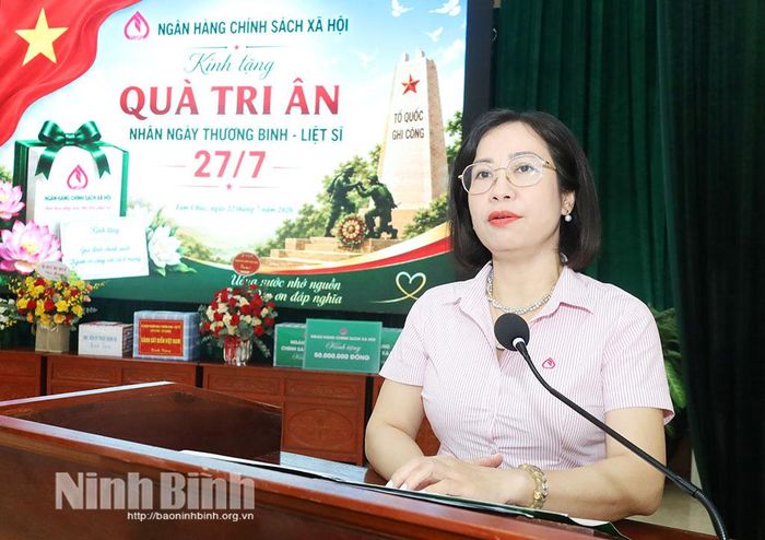 Đồng chí Lê Thị Đức Hạnh, Phó Tổng Giám đốc Ngân hàng Chính sách xã hội Việt Nam phát biểu tại chương trình. Ảnh: Lê Dũng