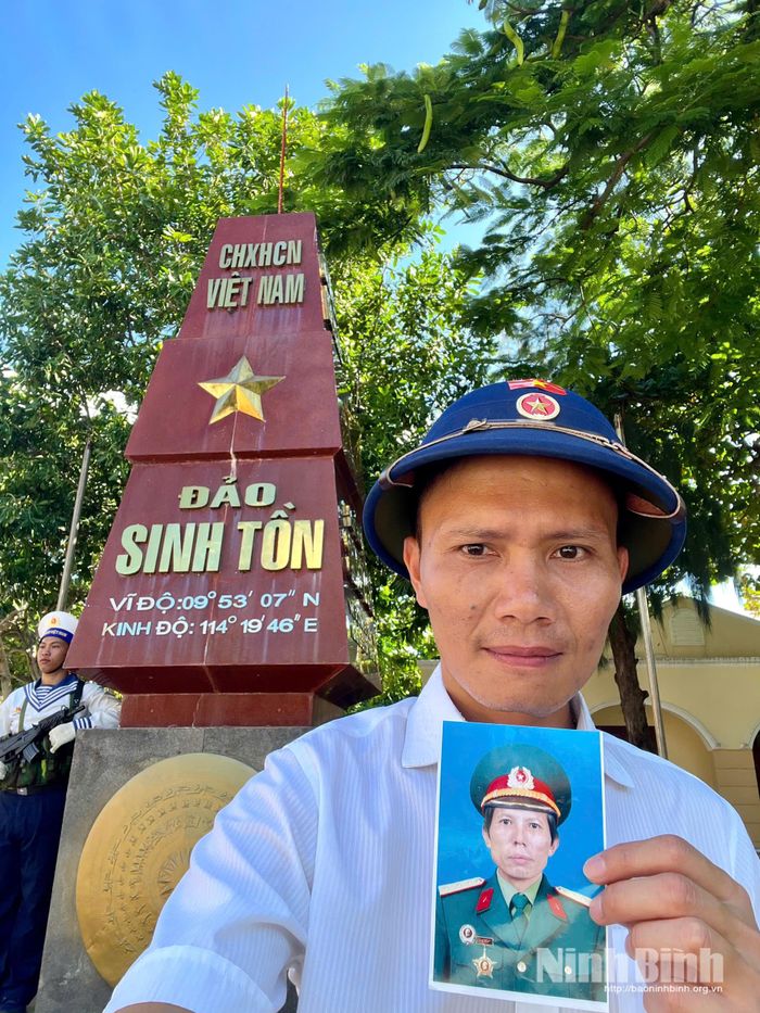 Anh Hiếu “đưa” bố đi thăm đảo Sinh Tồn.