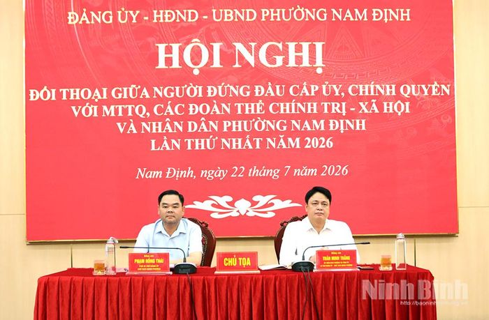 Các đồng chí Chủ tọa hội nghị.