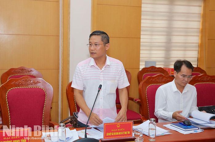 Lãnh đạo Liên hiệp các Hội Khoa học và Kỹ thuật tỉnh phát biểu tại hội nghị.