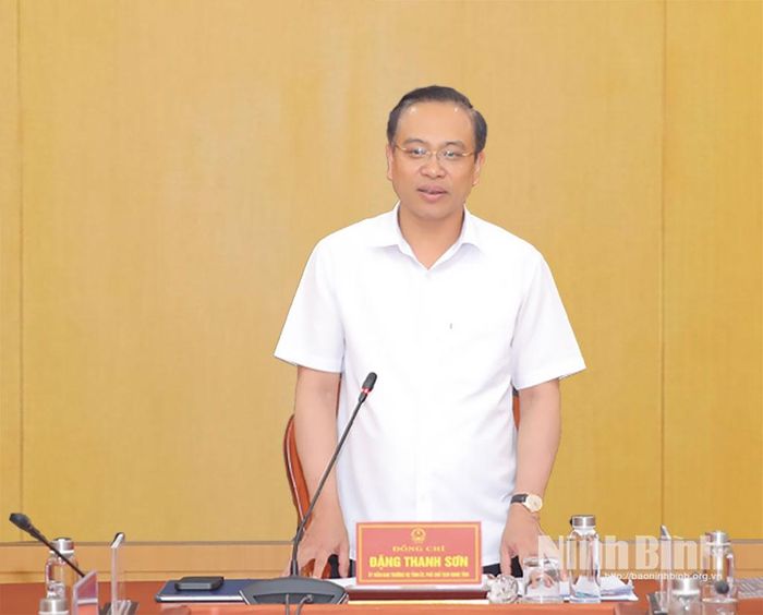 Đồng chí Đặng Thanh Sơn, Ủy viên Ban Thường vụ Tỉnh ủy, Phó Chủ tịch UBND tỉnh phát biểu kết luận hội nghị.