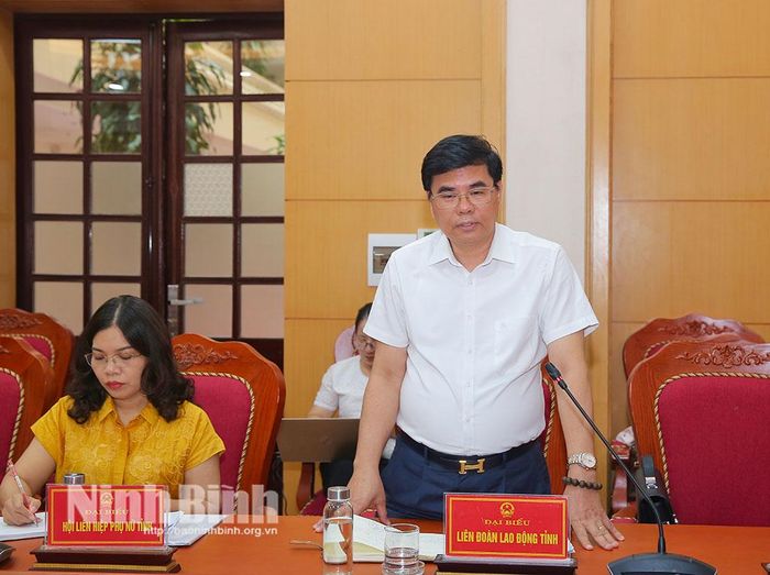 Đồng chí Nguyễn Hải Long, Tỉnh ủy viên, Phó Chủ tịch Ủy ban MTTQ Việt Nam tỉnh, Chủ tịch Liên đoàn Lao động tỉnh phát biểu tại hội nghị.