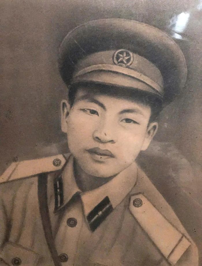 Liệt sĩ Phùng Văn Độ hy sinh ngày 3/8/1979, là cựu học sinh xuất sắc của Trường THPT Trần Phú (phường Vĩnh Phúc).