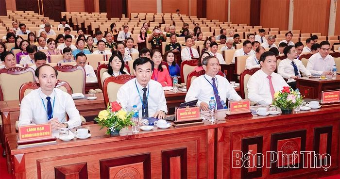 Đồng chí Đinh Công Thực - Phó Chủ tịch Thường trực Ủy ban MTTQ tỉnh và các đại biểu dự Đại hội.