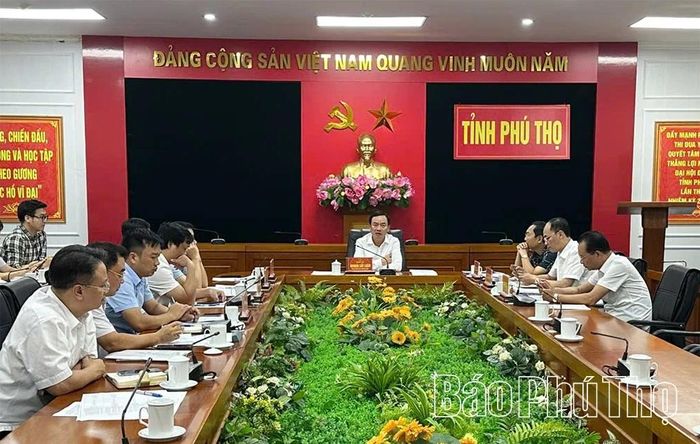 Phó Chủ tịch UBND tỉnh Quách Tất Liêm chủ trì hội nghị.
