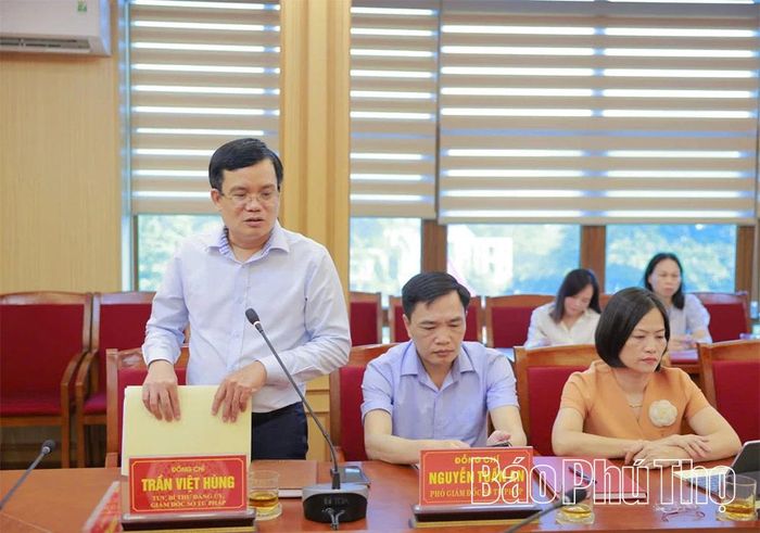 Giám đốc Sở Tư pháp Trần Việt Hùng phát biểu tại hội nghị.