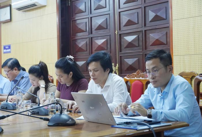 Các đại biểu tham dự buổi làm việc - Ảnh: H.L
