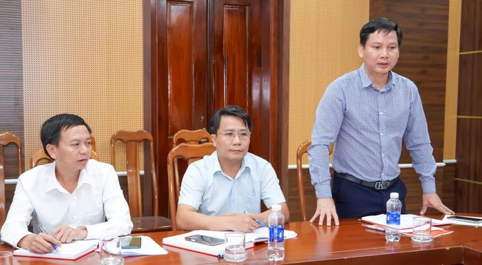 Lãnh đạo Đảng ủy xã Sen Ngư phát biểu tại buổi làm việc - Ảnh: N.H