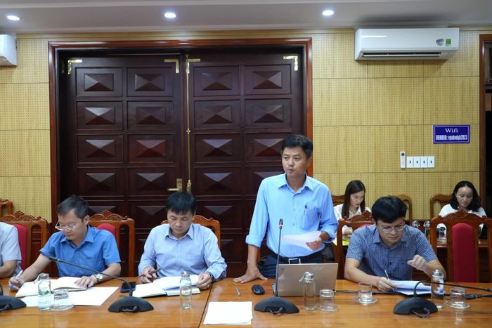 Đại diện chủ đầu tư dự án báo cáo tại buổi làm việc - Ảnh: T.Đ