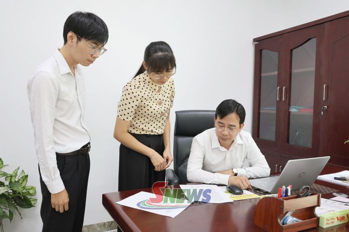 Cán bộ, công chức Ban Nội chính Tỉnh ủy tham mưu xử lý đơn thư.