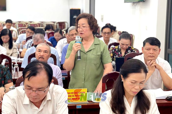 Lãnh đạo Hội Chữ thập đỏ tỉnh phát biểu tại hội nghị.