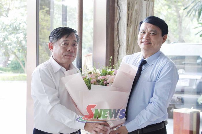 Lãnh đạo tỉnh Sơn La tặng hoa, chào đón Đoàn đại biểu tỉnh Xiêng Khoảng, nước CHDCND Lào.