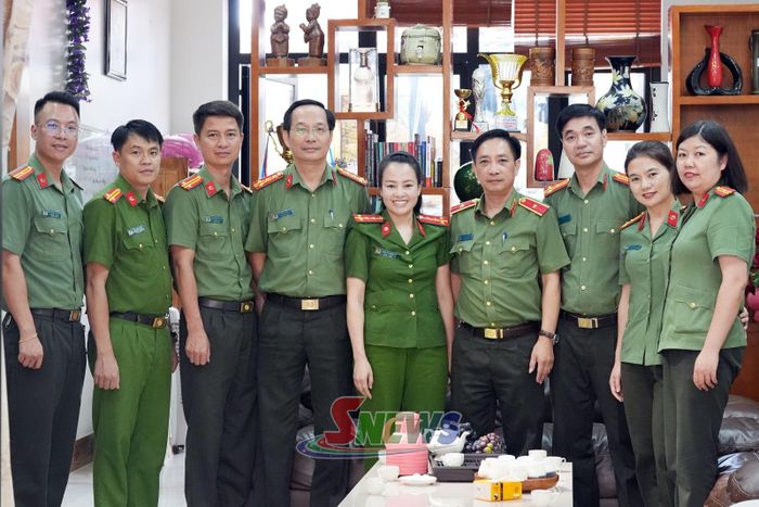Đoàn công tác thăm, tặng quà thân nhân liệt sỹ Bùi Công Nguyên