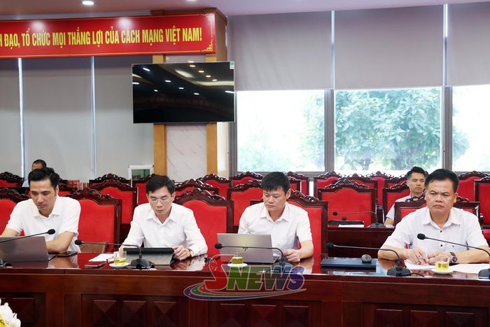 Các đại biểu dự họp.