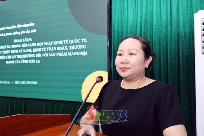 Đại diện Trường Đại học Tây Bắc tham luận tại hội thảo.