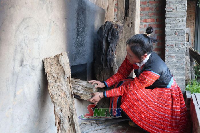 Công đoạn sao chè tay cần điều chỉnh nhiệt độ phù hợp để chè không bị cháy.