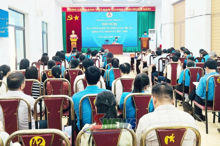 Toàn cảnh Hội nghị Ban Chấp hành Liên đoàn Lao động tỉnh lần thứ 3, khóa XVI, nhiệm kỳ 2025-2030.