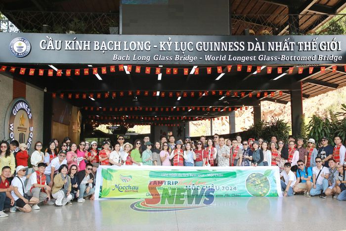Liên minh Best Tour Mộc Châu tổ chức đoàn Famtrip khảo sát tại Khu du lịch Mộc Châu Island - Cầu kính Bạch Long.