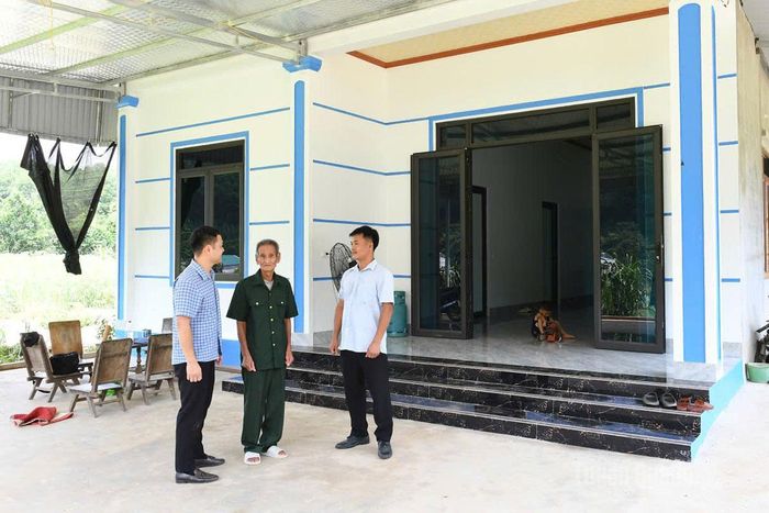Ngôi nhà xây khang trang của gia đình bệnh binh Nguyễn Thanh Hải ở thôn Bình Yên, xã Minh Thanh do Nhà nước và Trung ương Hội Cựu chiến binh Việt Nam hỗ trợ xây dựng.