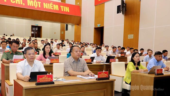 Các đồng chí Thường trực Tỉnh ủy, Ủy viên Ban Thường vụ Tỉnh ủy dự hội nghị.