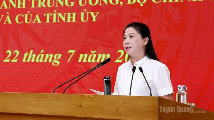 Phó Bí thư Thường trực Tỉnh ủy Lê Thị Kim Dung phát biểu tại hội nghị.
