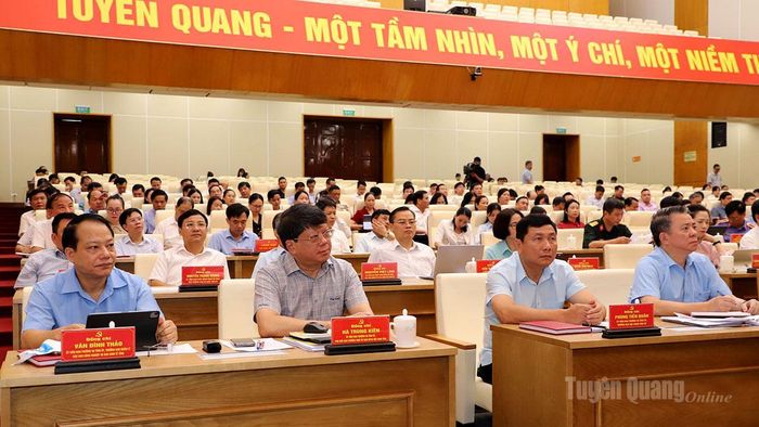 Các đồng chí Ủy viên Ban Thường vụ Tỉnh ủy dự hội nghị.