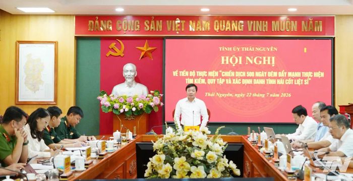 Đồng chí Bùi Văn Lương chủ trì Hội nghị.