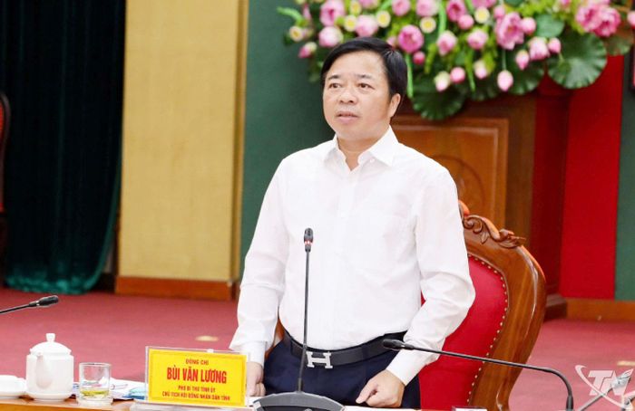 Đồng chí Bùi Văn Lương phát biểu kết luận Hội nghị.