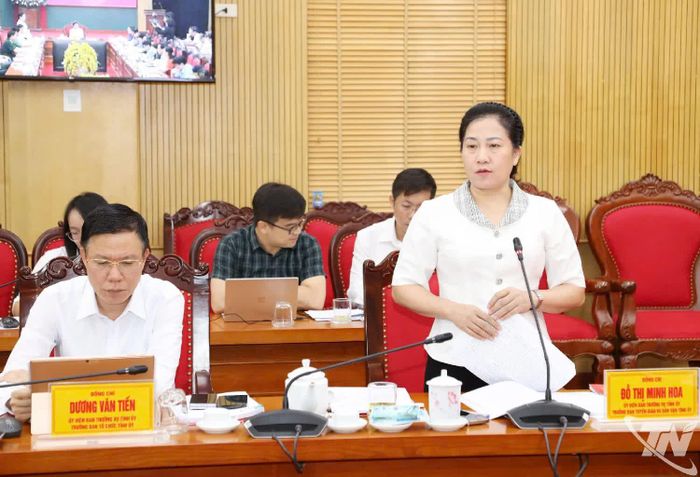 Đồng chí Đỗ Thị Minh Hoa, Ủy viên Ban Thường vụ, Trưởng Ban Tuyên giáo và Dân vận Tỉnh ủy, phát biểu tại Hội nghị.