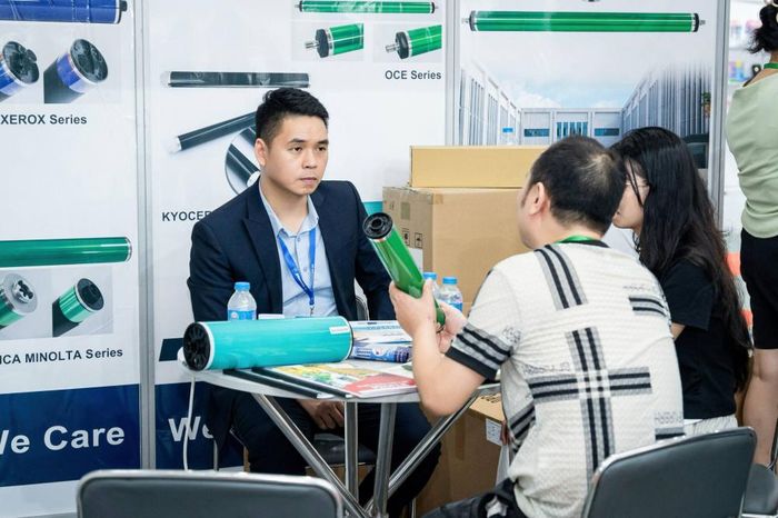 Xuyên suốt thời gian diễn ra triển lãm là Chương trình Kết nối giao thương (Business Matching), tạo điều kiện để các doanh nghiệp gặp gỡ trực tiếp nhà nhập khẩu, nhà phân phối, đại lý và khách hàng tiềm năng, mở rộng mạng lưới đối tác và gia tăng cơ hội hợp tác (Ảnh: VINEXAD)