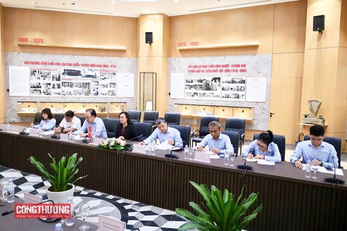 Tại Bộ Công Thương Việt Nam, Đảng ủy Bộ lãnh đạo toàn diện các mặt công tác; Ủy ban Kiểm tra Đảng ủy Bộ thực hiện nhiệm vụ kiểm tra, giám sát đối với tổ chức đảng và đảng viên theo phân cấp quản lý.