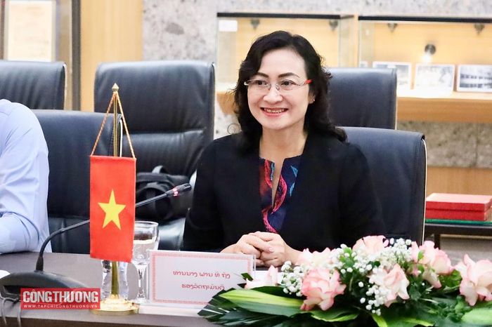 Thứ trưởng Phan Thị Thắng chào mừng đoàn công tác Bộ Công Thương Lào sang thăm, làm việc tại Việt Nam và nhấn mạnh chuyến công tác góp phần tăng cường trao đổi kinh nghiệm, thúc đẩy hợp tác giữa Bộ Công Thương hai nước.