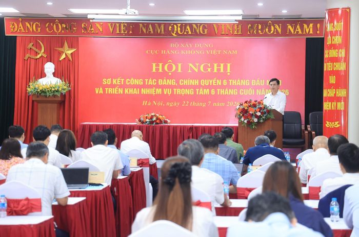 Toàn cảnh Hội nghị sơ kết công tác Đảng, chính quyền 6 tháng đầu năm và triển khai nhiệm vụ trọng tâm 6 tháng cuối năm 2026 của Cục Hàng không Việt Nam.