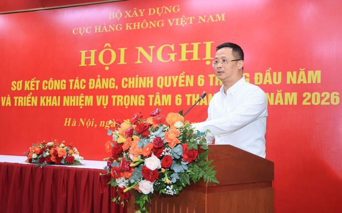 Cục trưởng Cục trưởng Cục Hàng không Việt Nam Uông Việt Dũng phát biểu tiếp thu ý kiến của lãnh đạo Bộ Xây dựng. 