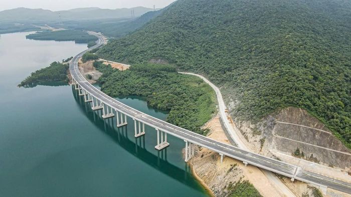 Hà Tĩnh đã tập trung nguồn lực đầu tư các tuyến giao thông động lực, mở ra không gian phát triển toàn diện từ trung tâm đến ven biển.