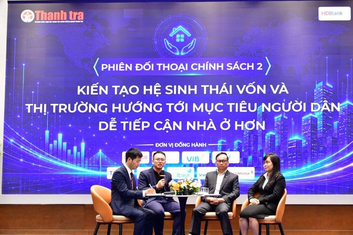 Các diễn giả trao đổi giải pháp “Kiến tạo hệ sinh thái vốn và thị trường - Hướng tới mục tiêu người dân tiếp cận nhà ở dễ dàng hơn”.